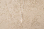 Närbild på Stripe necklace i 925 sterling silver med beige bakgrund